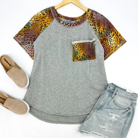 white birch Tops - 🌟3/$10! NEW! Women’s Boutique Contrast Cheetah Front Pocket Short Sleeve Top M